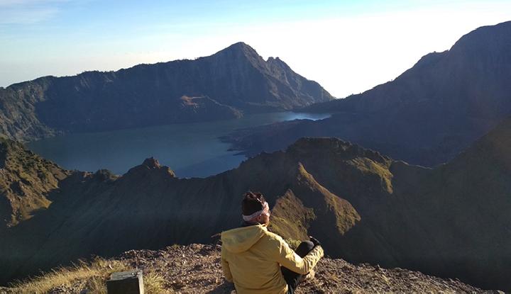 Duduk Perkara hingga Sikap Resmi, Polemik Turis Berbikini di Rinjani