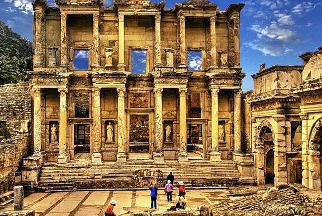 Menelusuri Jejak Peradaban Lewat Arsitektur Megah Dunia